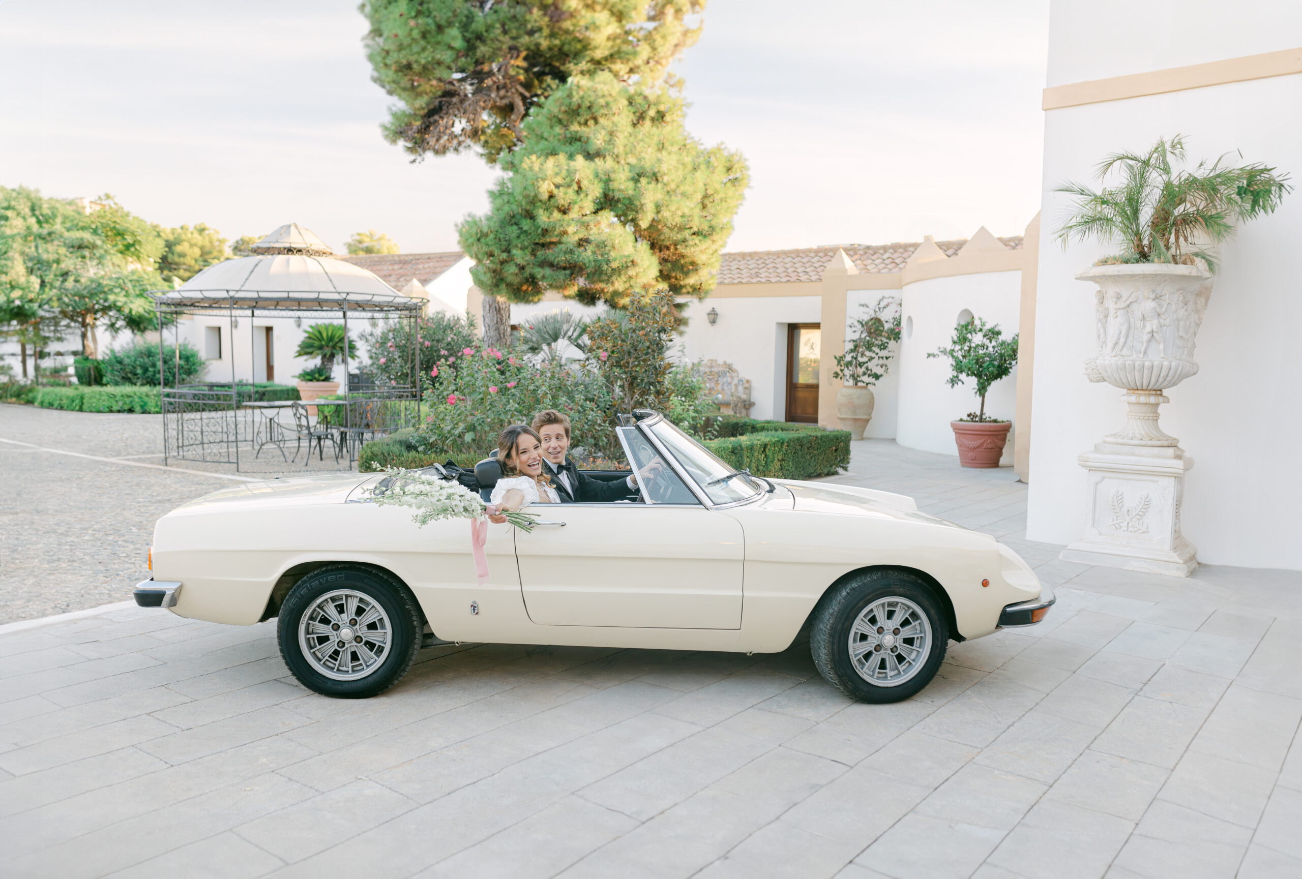 8 practical ways to save money on your Italian destination wedding